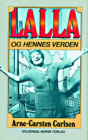 Biografien ''Lalla og hennes verden '' (1989) ble skrevet av hennes sønn Arne-Carsten Carlsen.